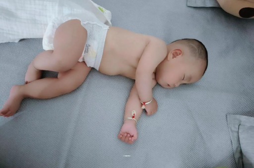 天长没满月的宝宝